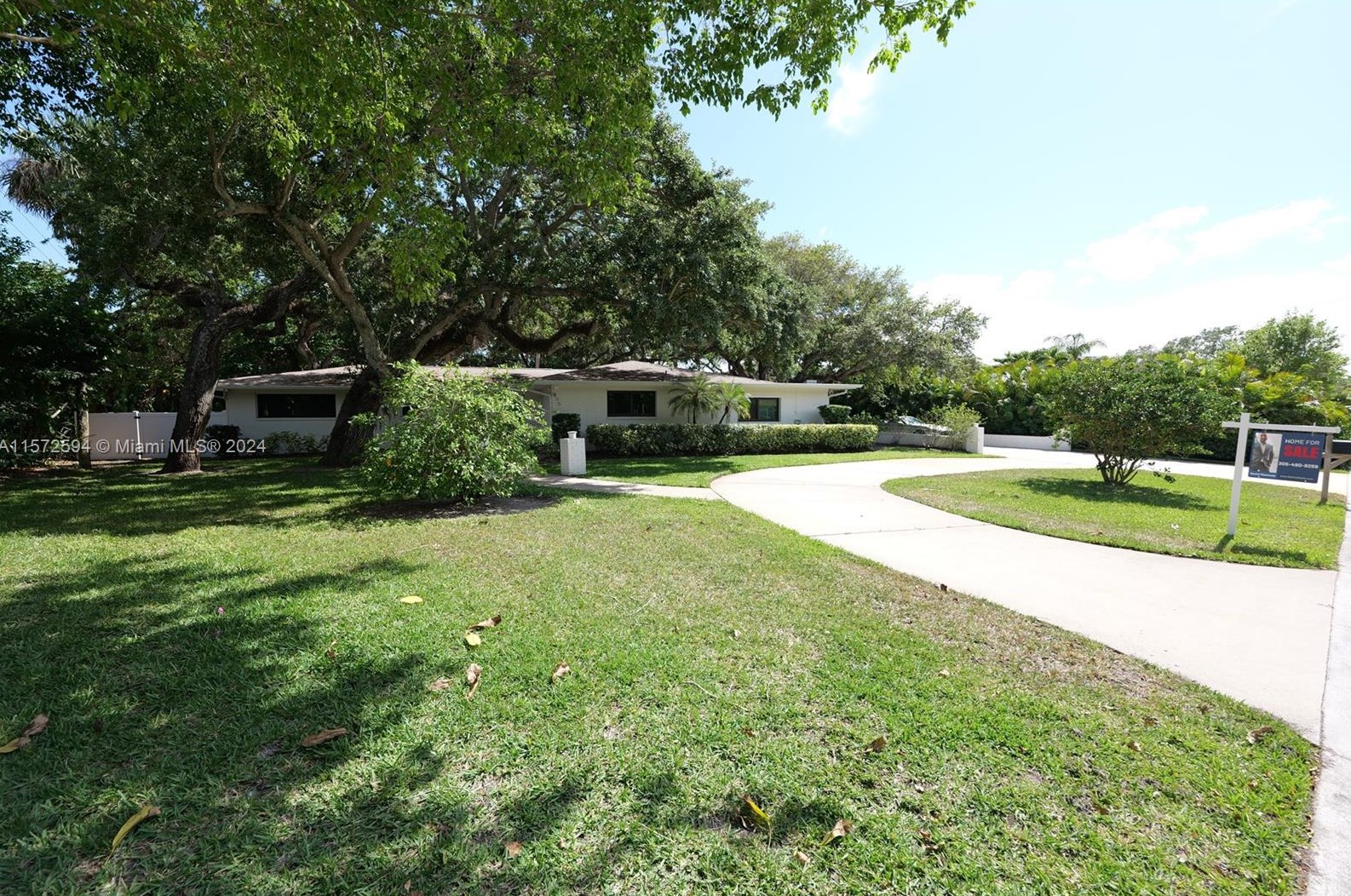 895 Indian Ln, Vero Beach, FL 32963-1132