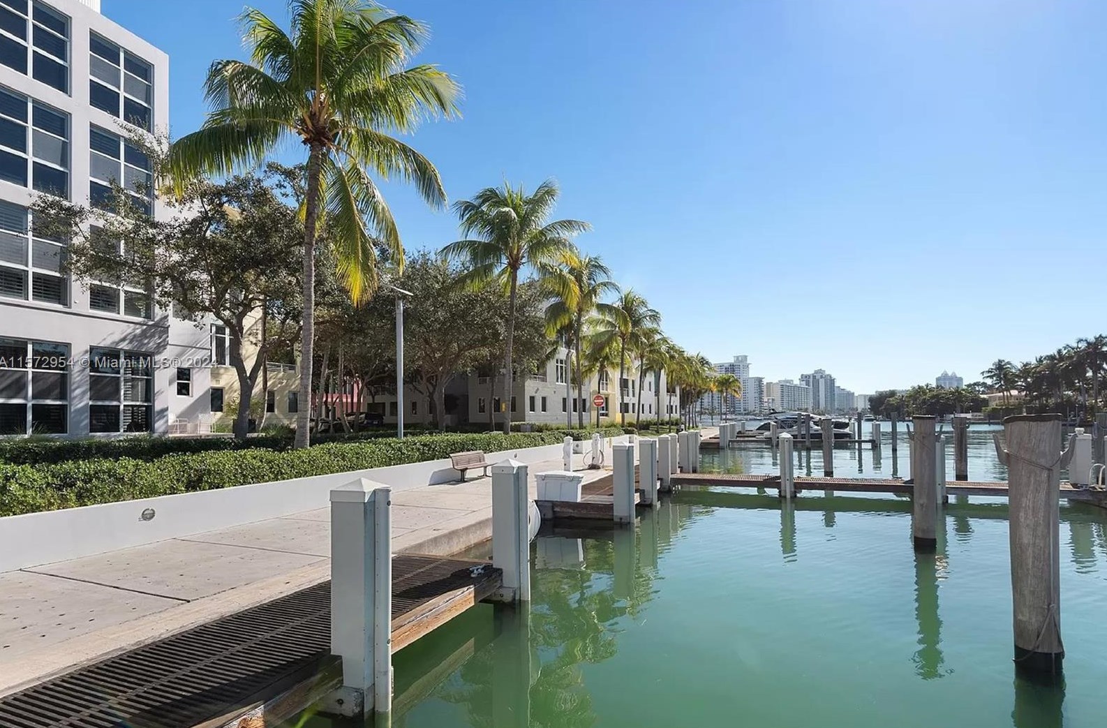 6101 Laguna Dr, Miami, FL 33141-5865