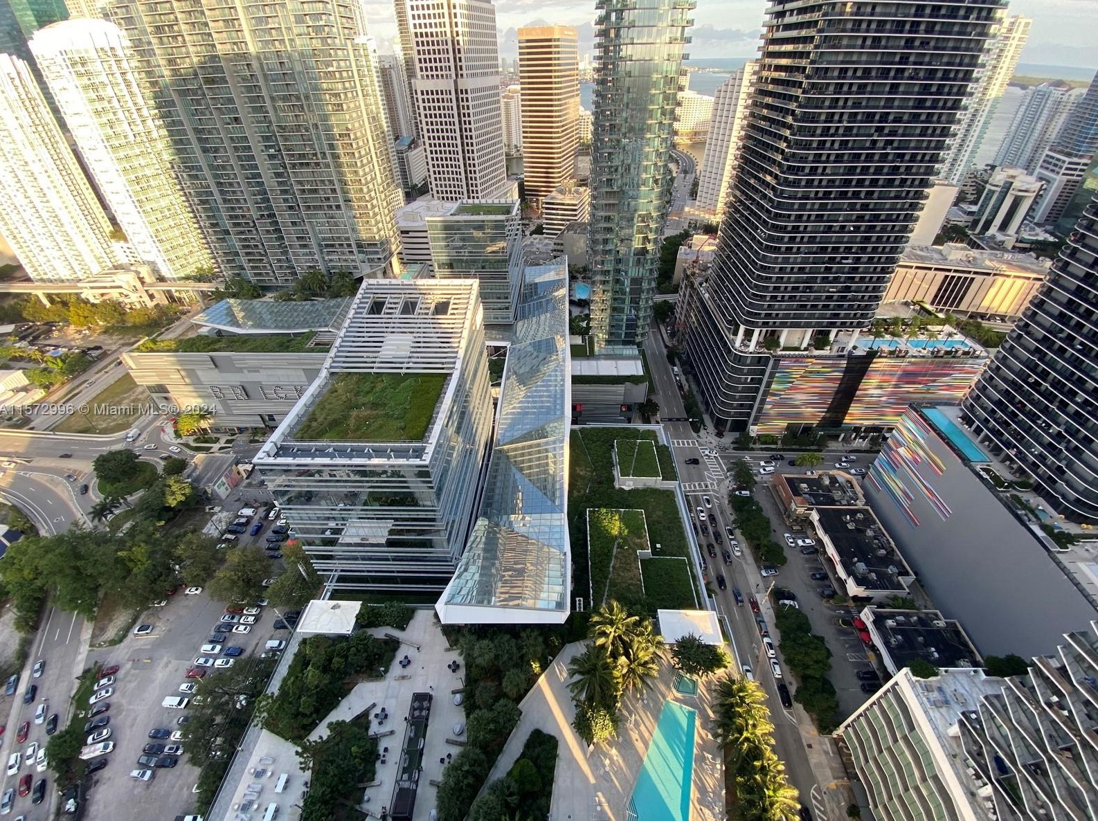 88 7th St, Miami FL exterior