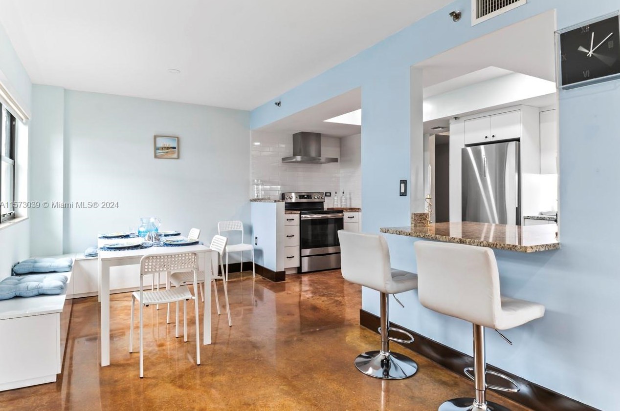 1201 Ocean Dr, Hollywood FL  33019-2121 exterior