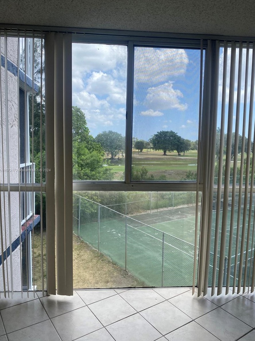 7125 186th St, Hialeah FL  33015-3011 exterior