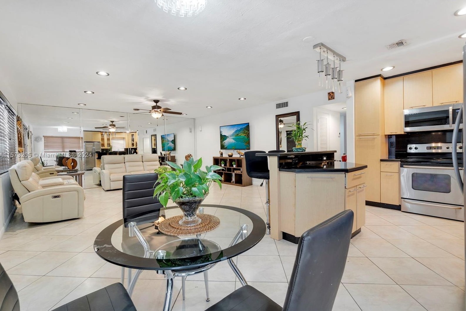 11685 Canal Dr, Miami, FL 33181-3251
