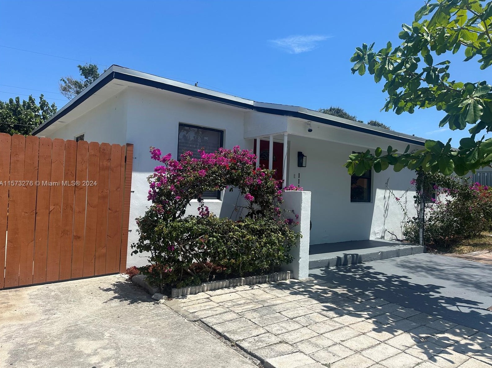1114 S 14th Ct S, Lake Worth, FL 33460
