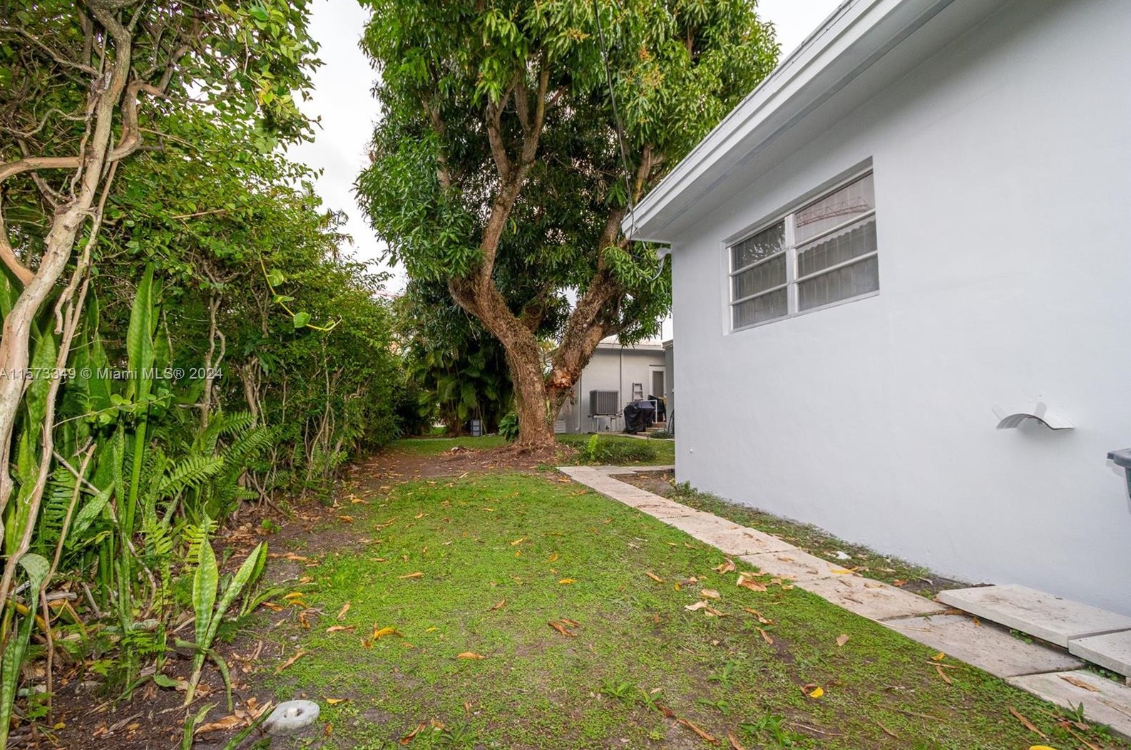 401 Malaga Ave, Miami FL 33134-6415 exterior