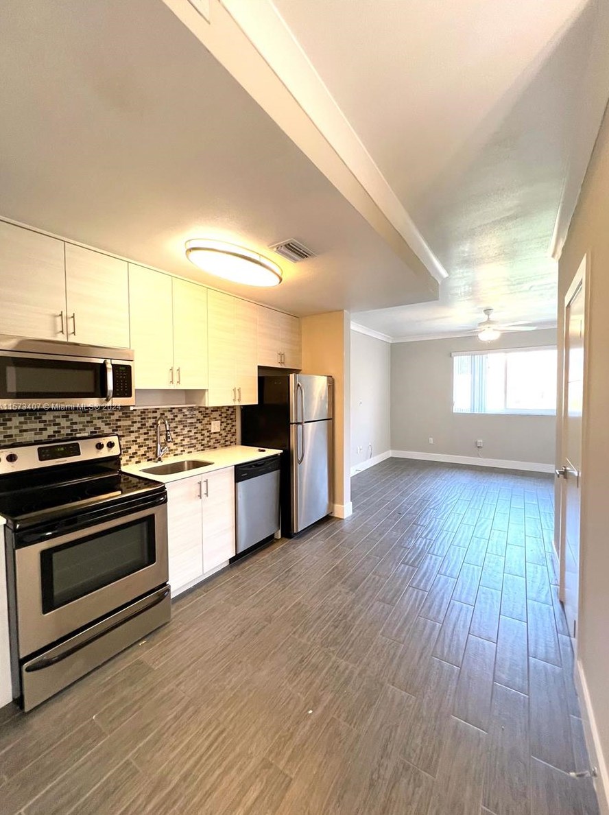 115 Menores Ave #7, Miami, FL 33134