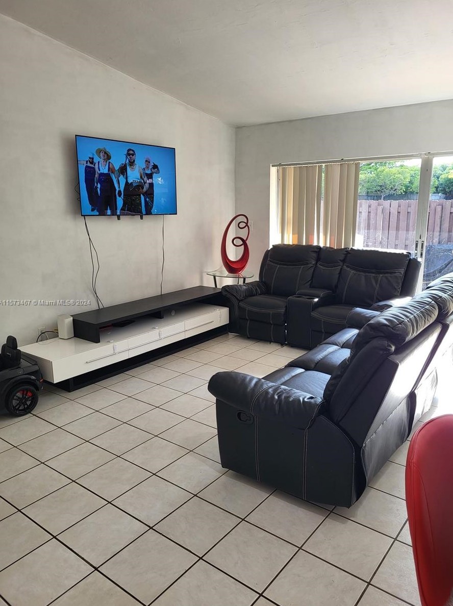 11210 125th Pl, Miami, FL 33186-4929