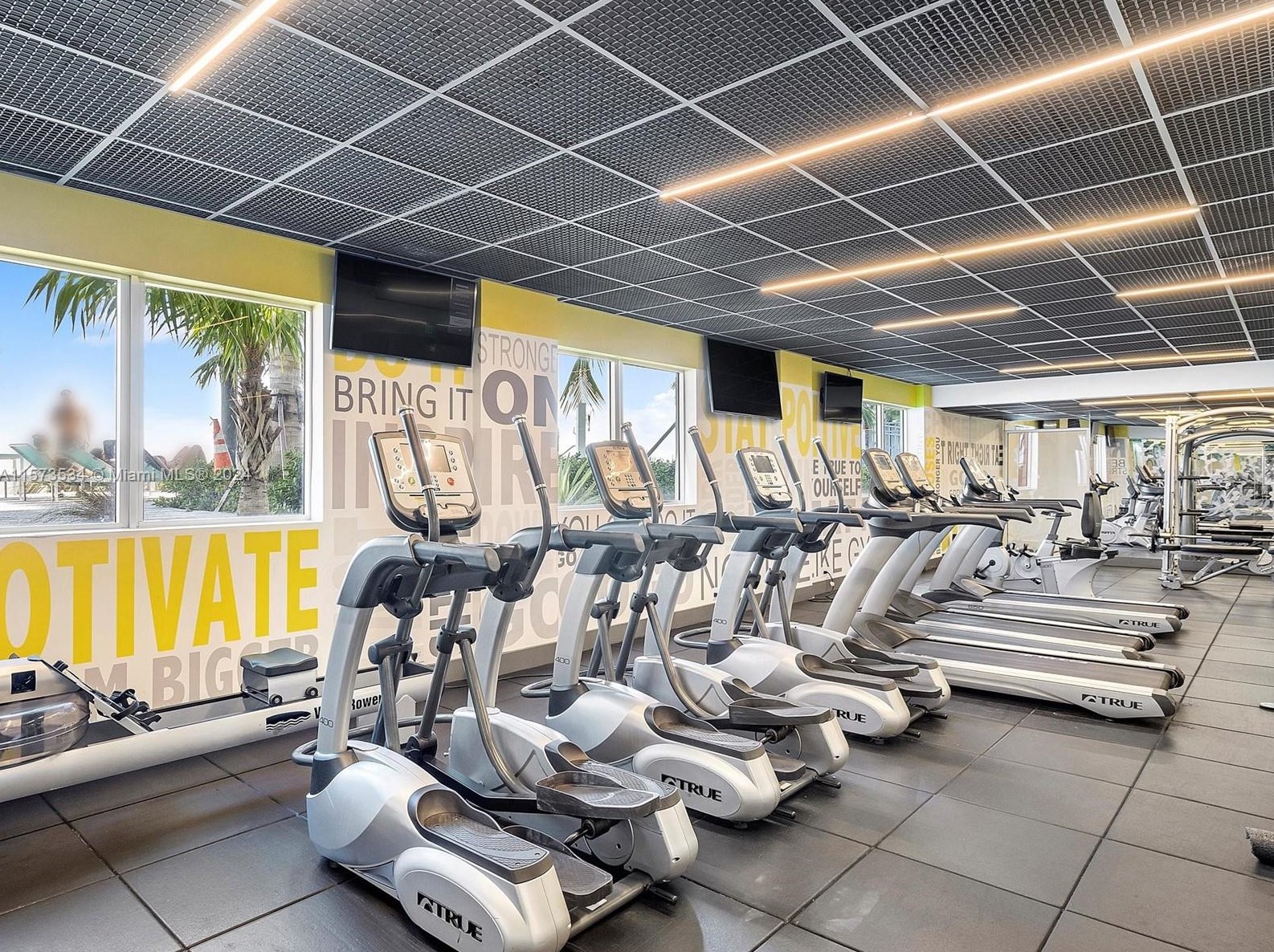 7501 Treasure Dr, Miami FL 33141-4310 exterior