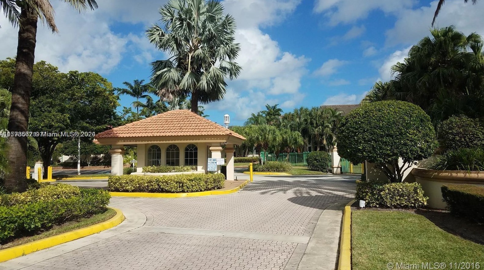 22202 Glenmoor Dr, West Palm Beach, FL 33409-2839