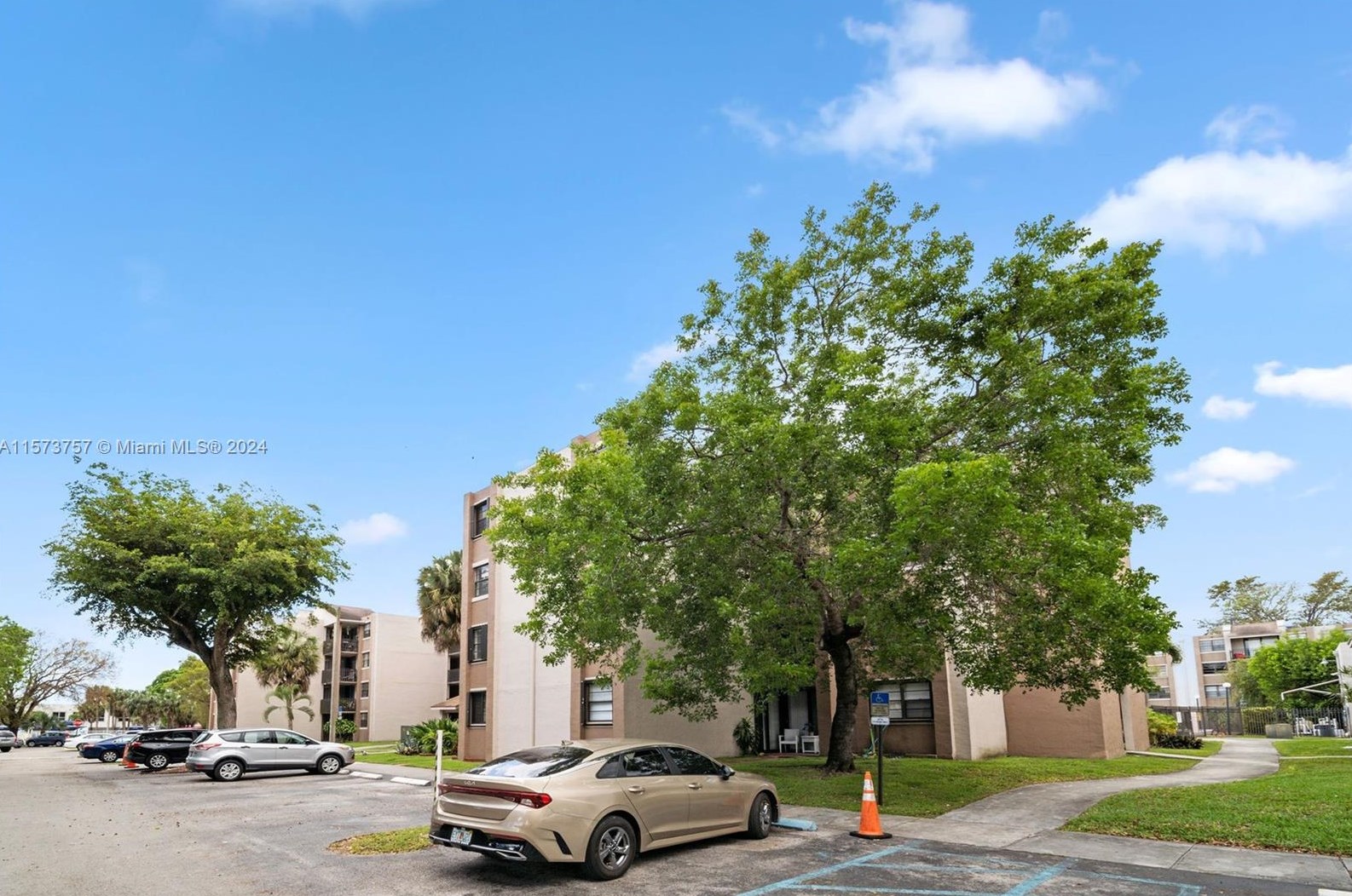 3581 117th Ave, Miami, FL 33175-1701