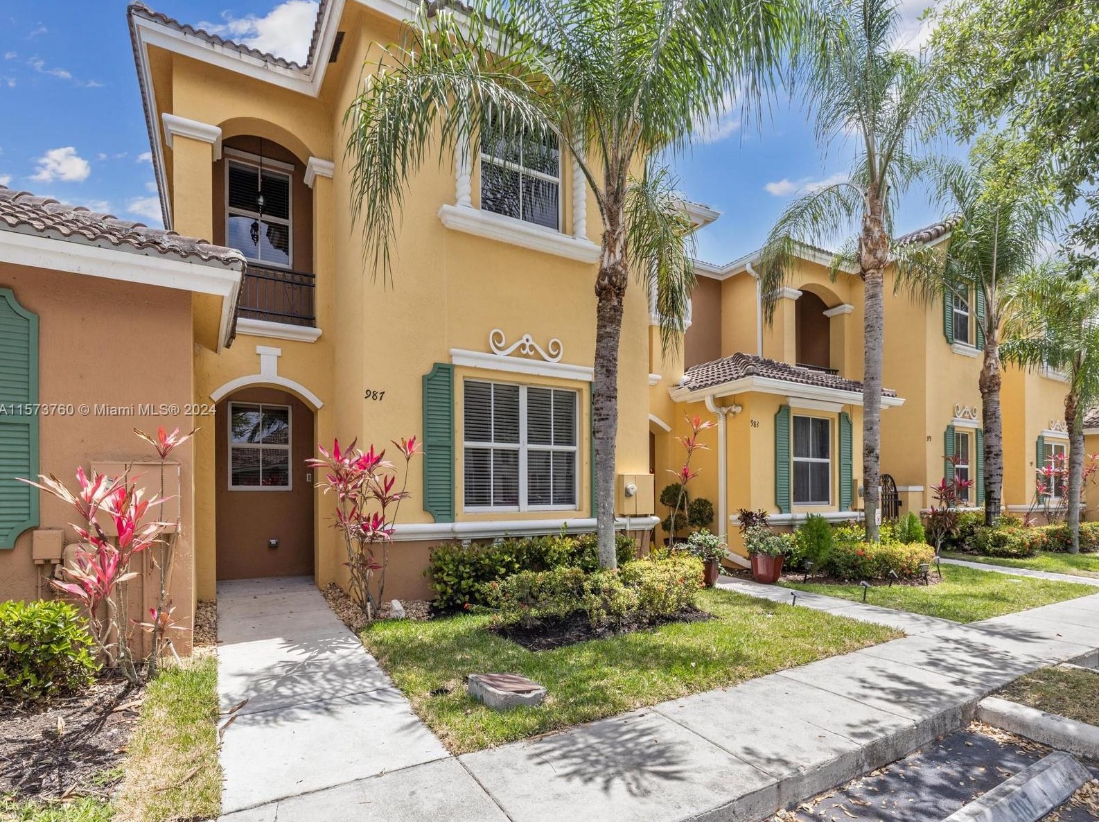 987 42nd Pl, Homestead, FL 33033-5162