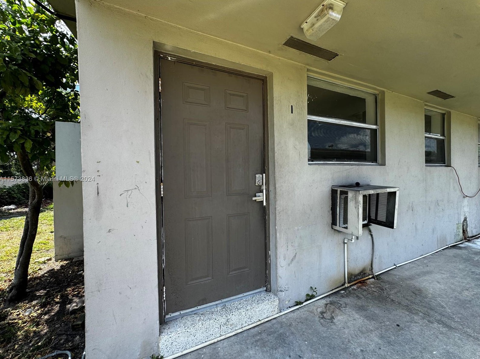 3110 135th St, Miami, FL 33054-4864
