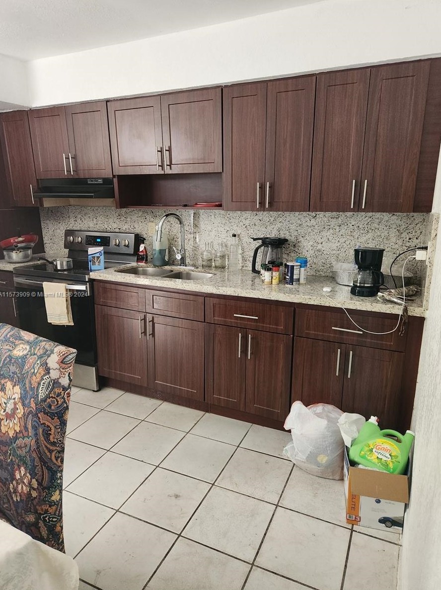 655 131st St, Miami FL 33161-7528 exterior