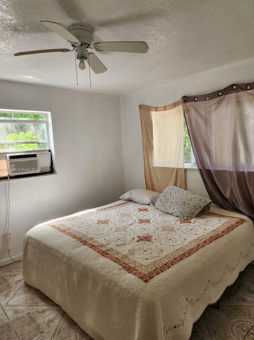 655 131st St, Miami, FL 33161-7528