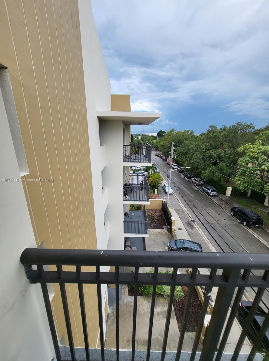 2647 Nw 25th Ave Apt 407, Miami, FL 33142