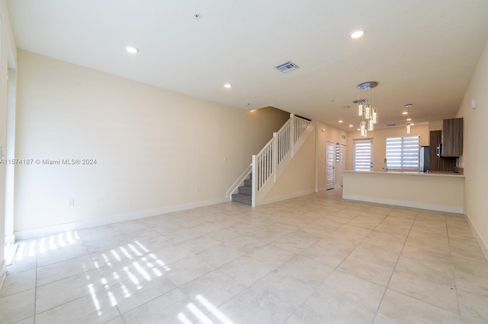 6425 103rd Pl, Miami, FL 33178-2948