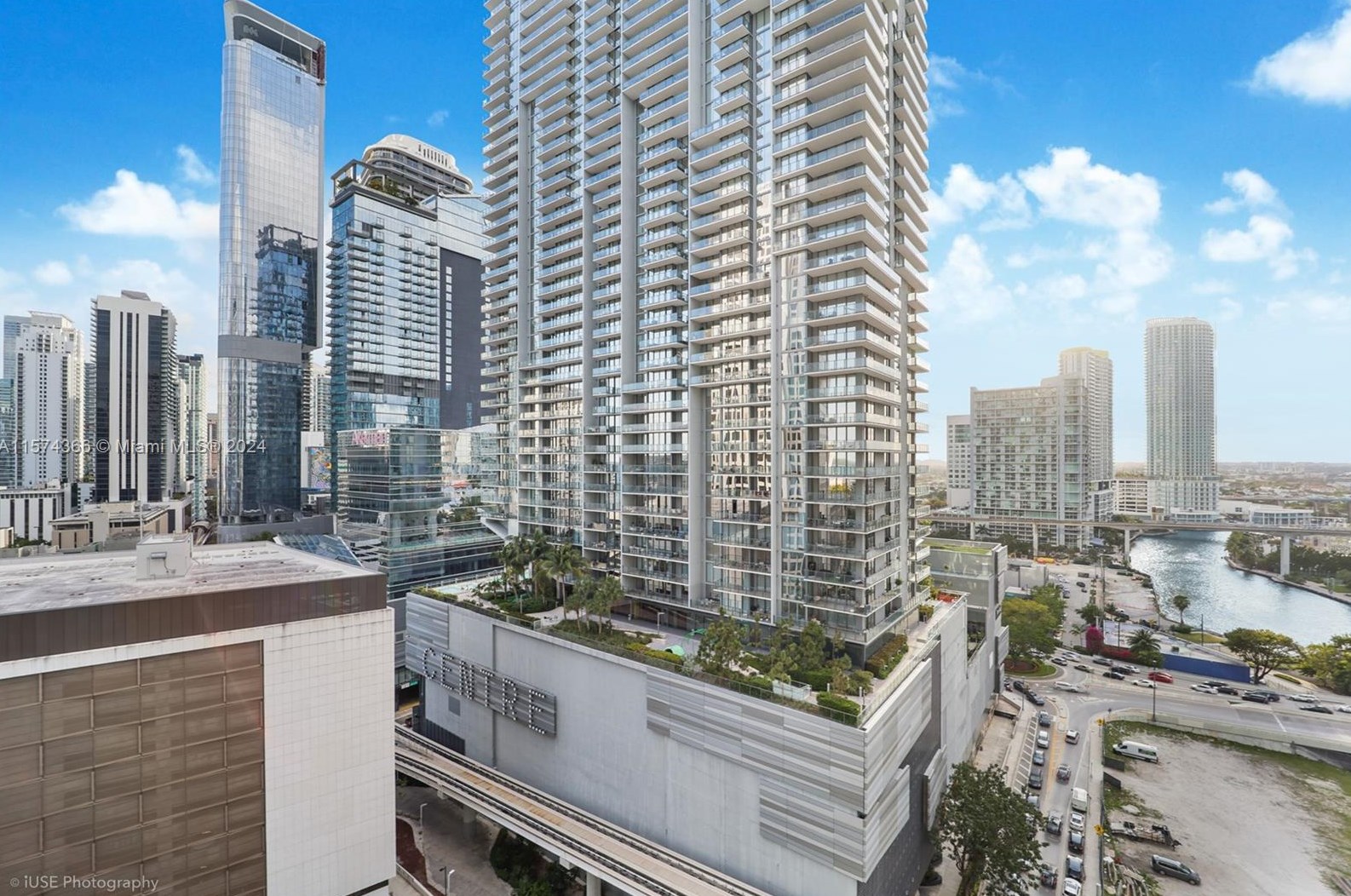 31 6th St, Miami FL 33131-1959 exterior