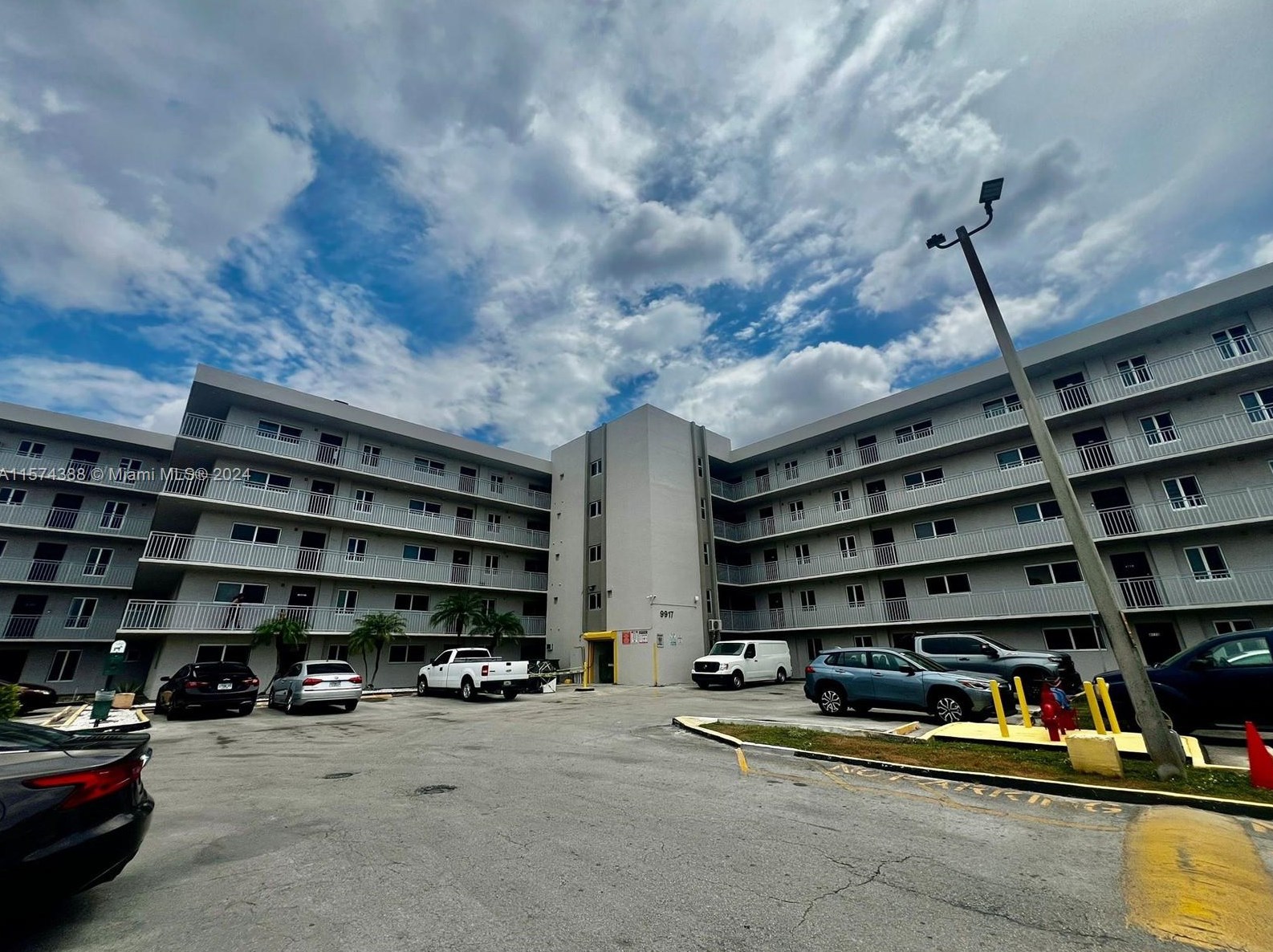 9917 W Okeechobee Rd #3-207, Hialeah, FL 33016