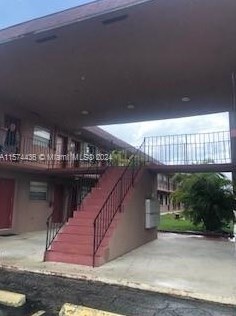 1281 W 29th St #21, Hialeah, FL 33012