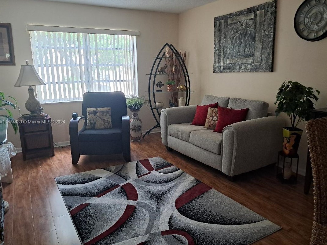 201 Berkley Rd #209, Hollywood, FL 33024