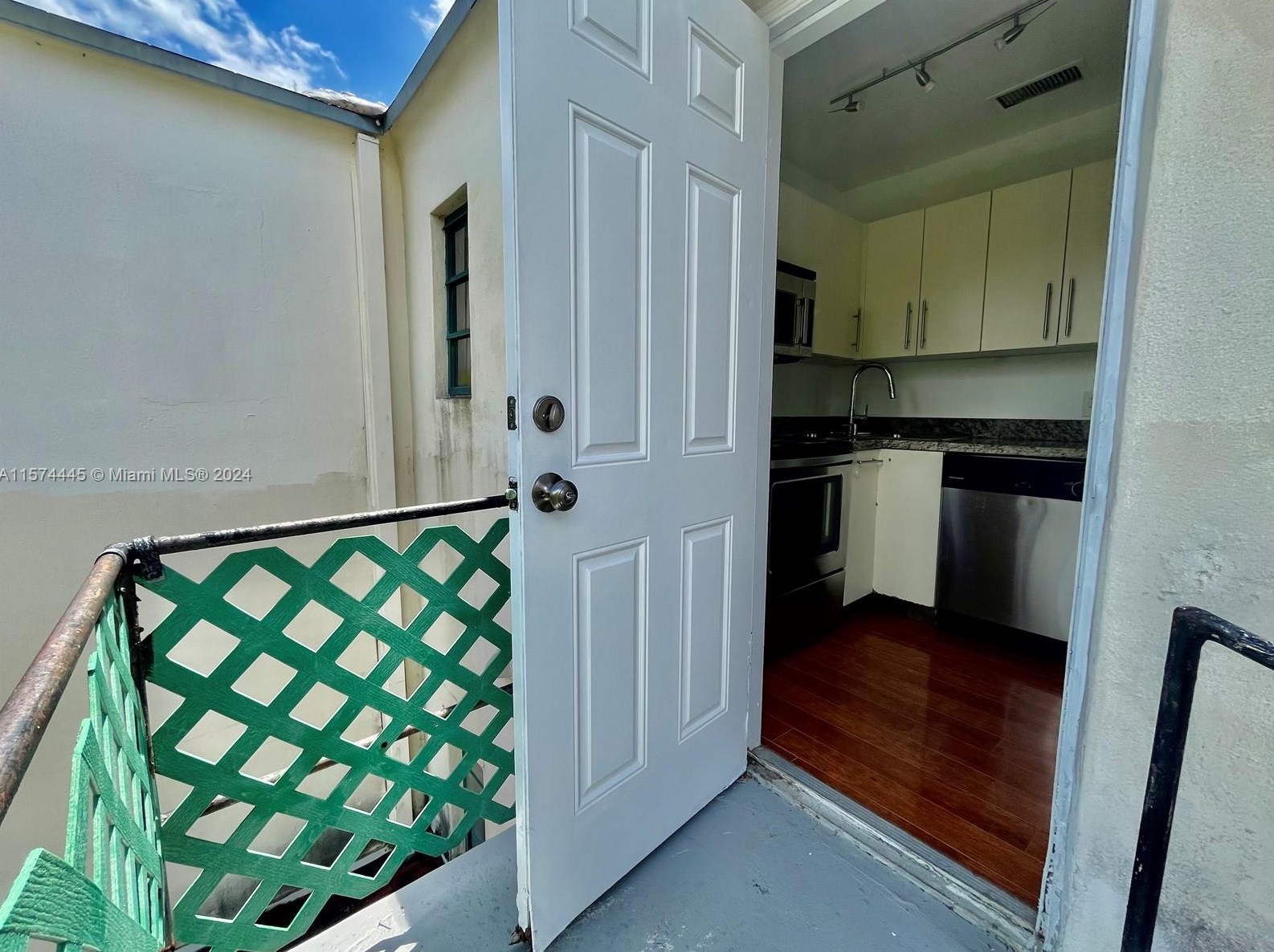 525 65th St, Miami FL 33138-6133 exterior