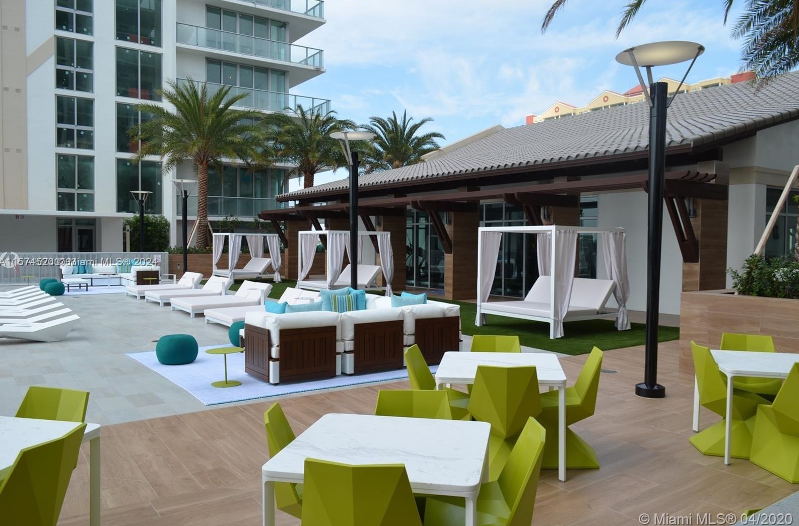 330 Sunny Isles Blvd, Miami FL 33160-4211 exterior