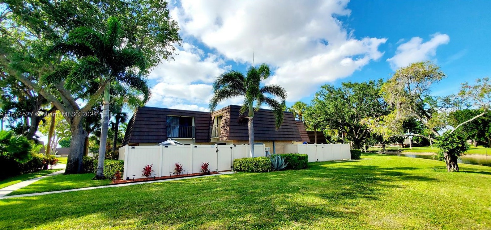 6915 69th Way, West Palm Beach, FL 33407-6748