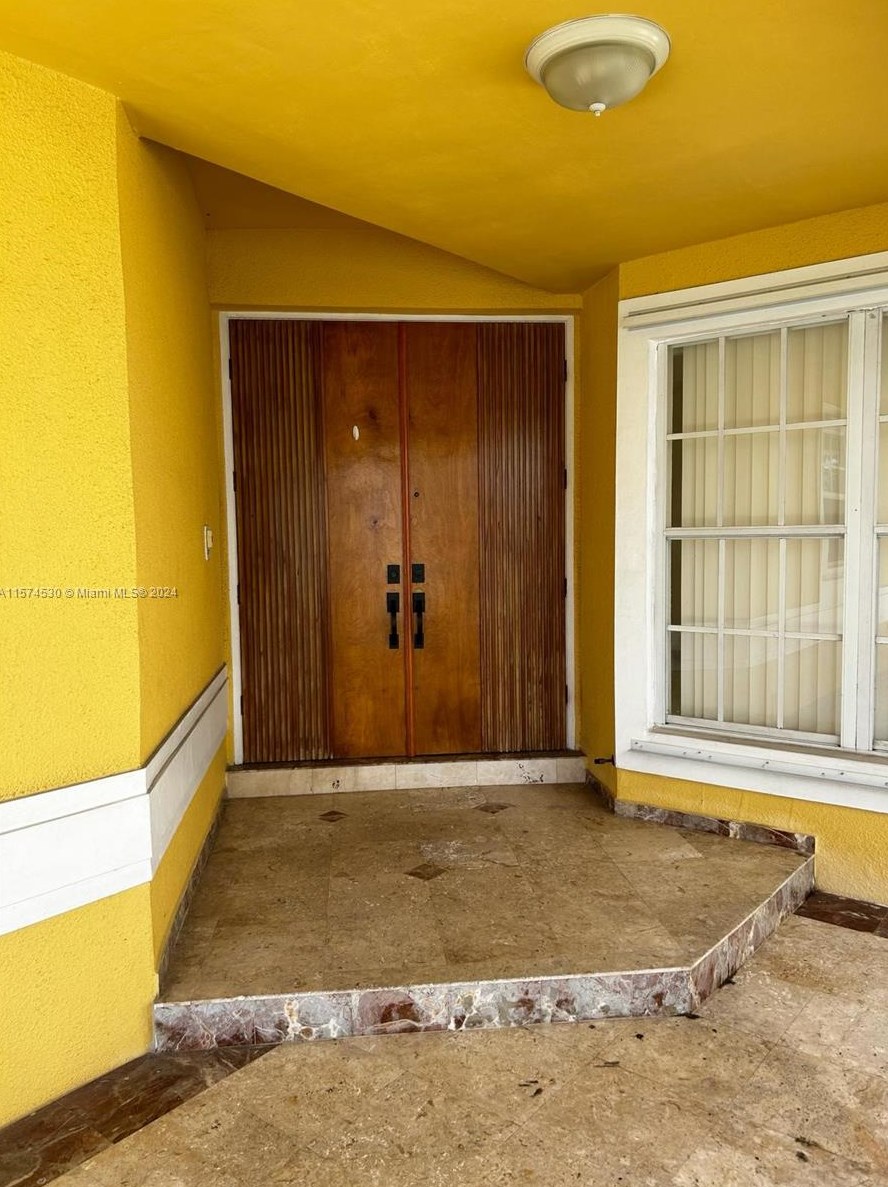 10449 56th Ter, Miami, FL 33178-2679