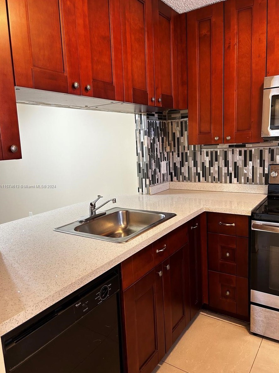 713 103rd Ter, Hollywood, FL 33026-3954