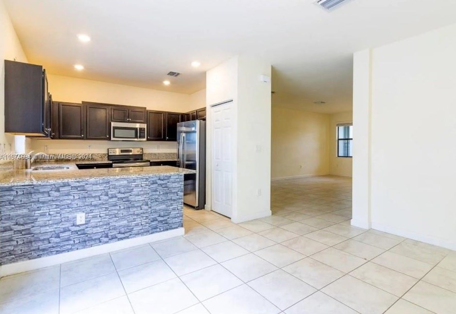 10425 W 32nd Ln #10425, Hialeah, FL 33018