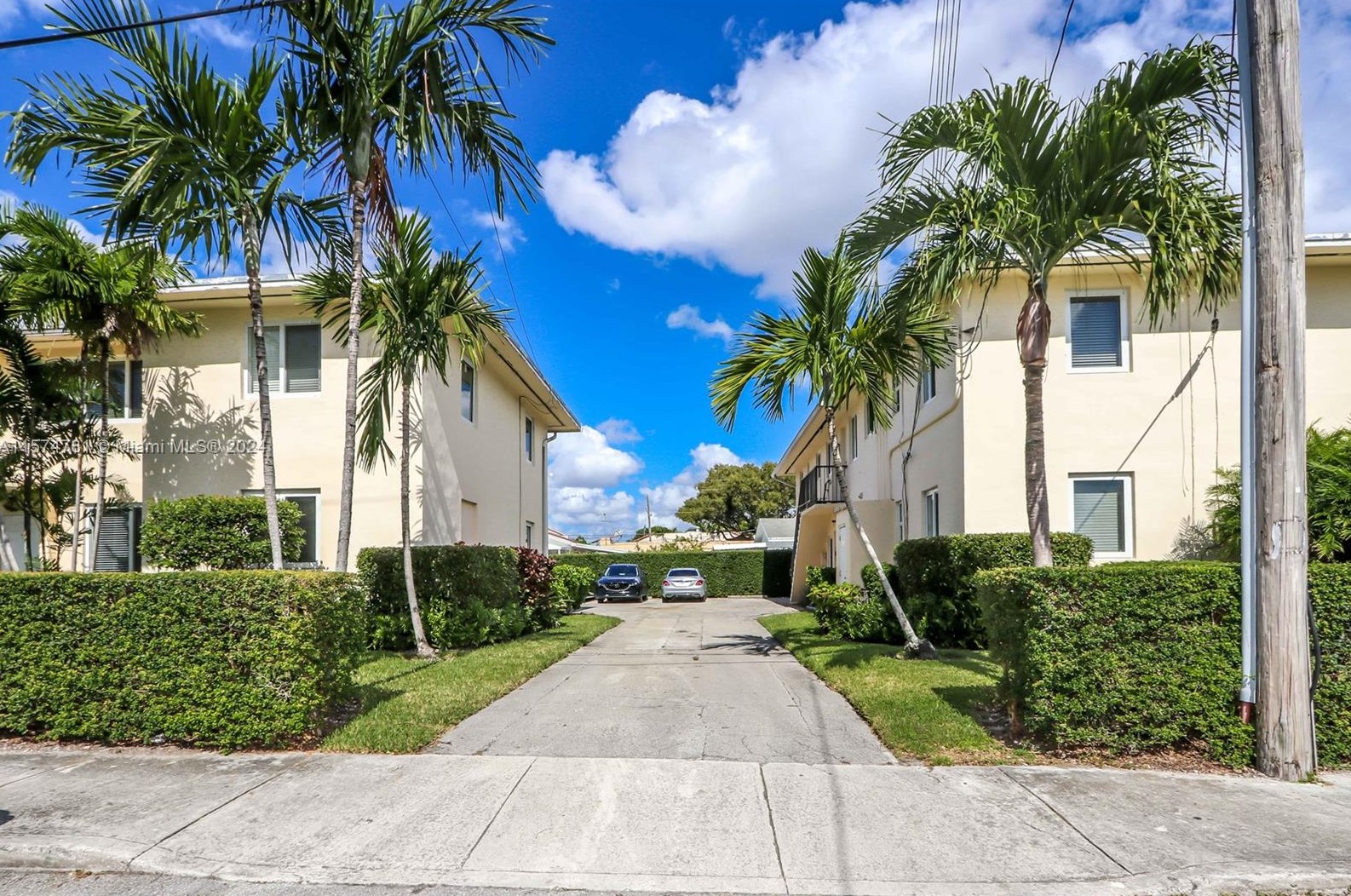 2445 10th St, Miami, FL 33135-4869