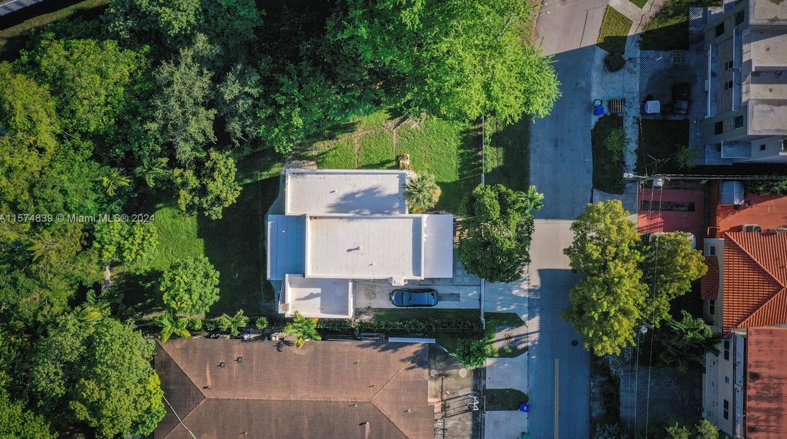 2911 33rd Ct, Miami FL 33133-3446 exterior