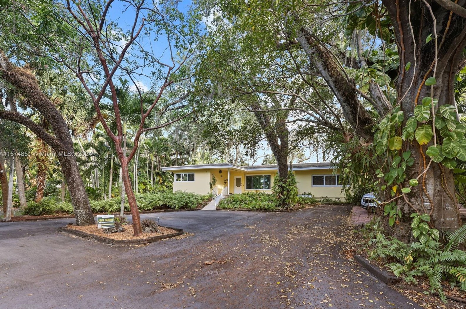 1780 137th Ter, Miami, FL 33181-1312