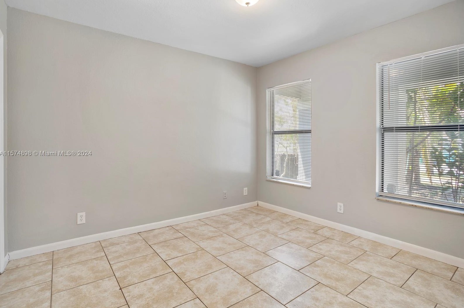 727 6th St, Dania Beach, FL 33004-4921