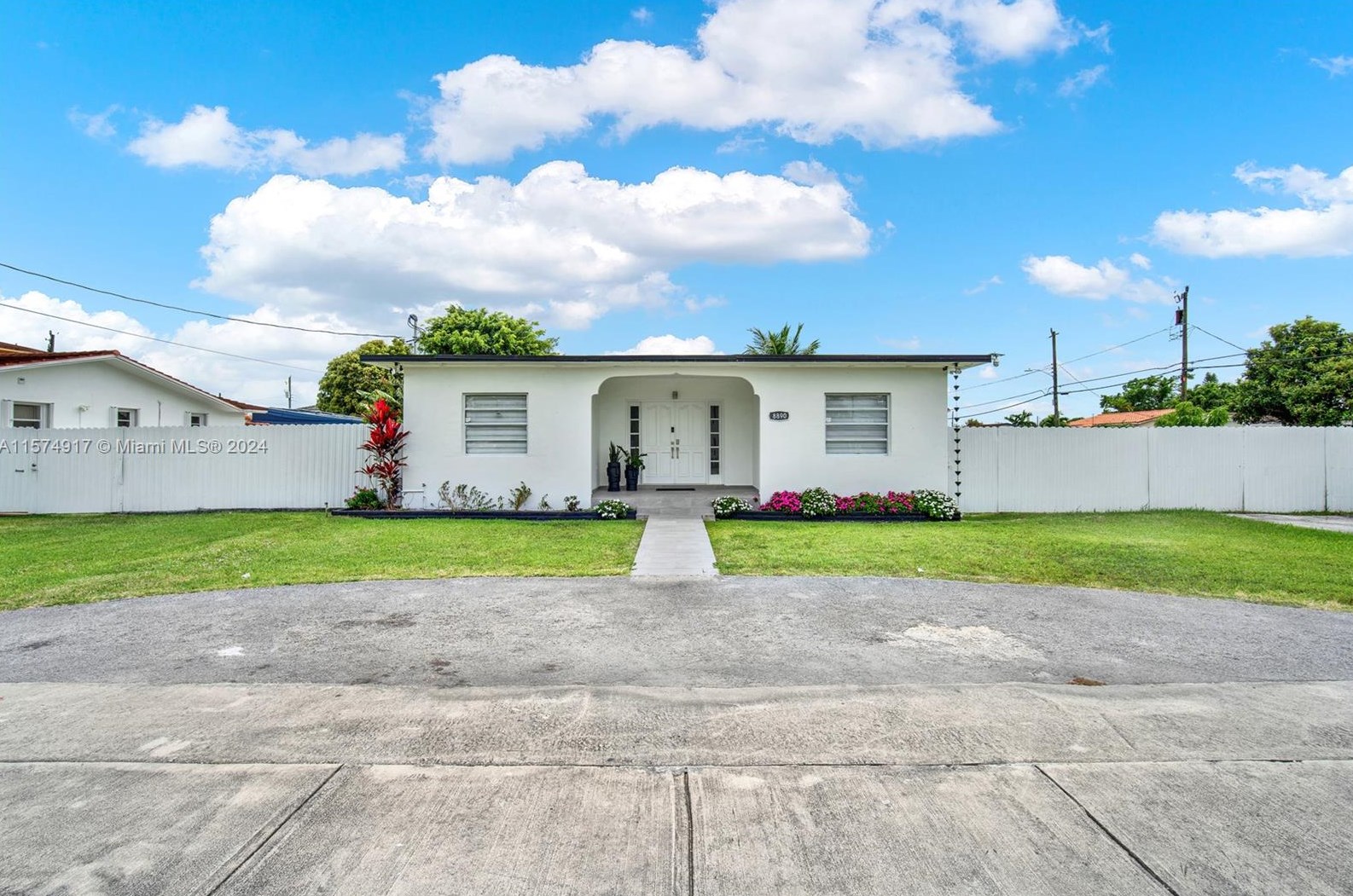 8890 36th St, Miami, FL 33165-4365