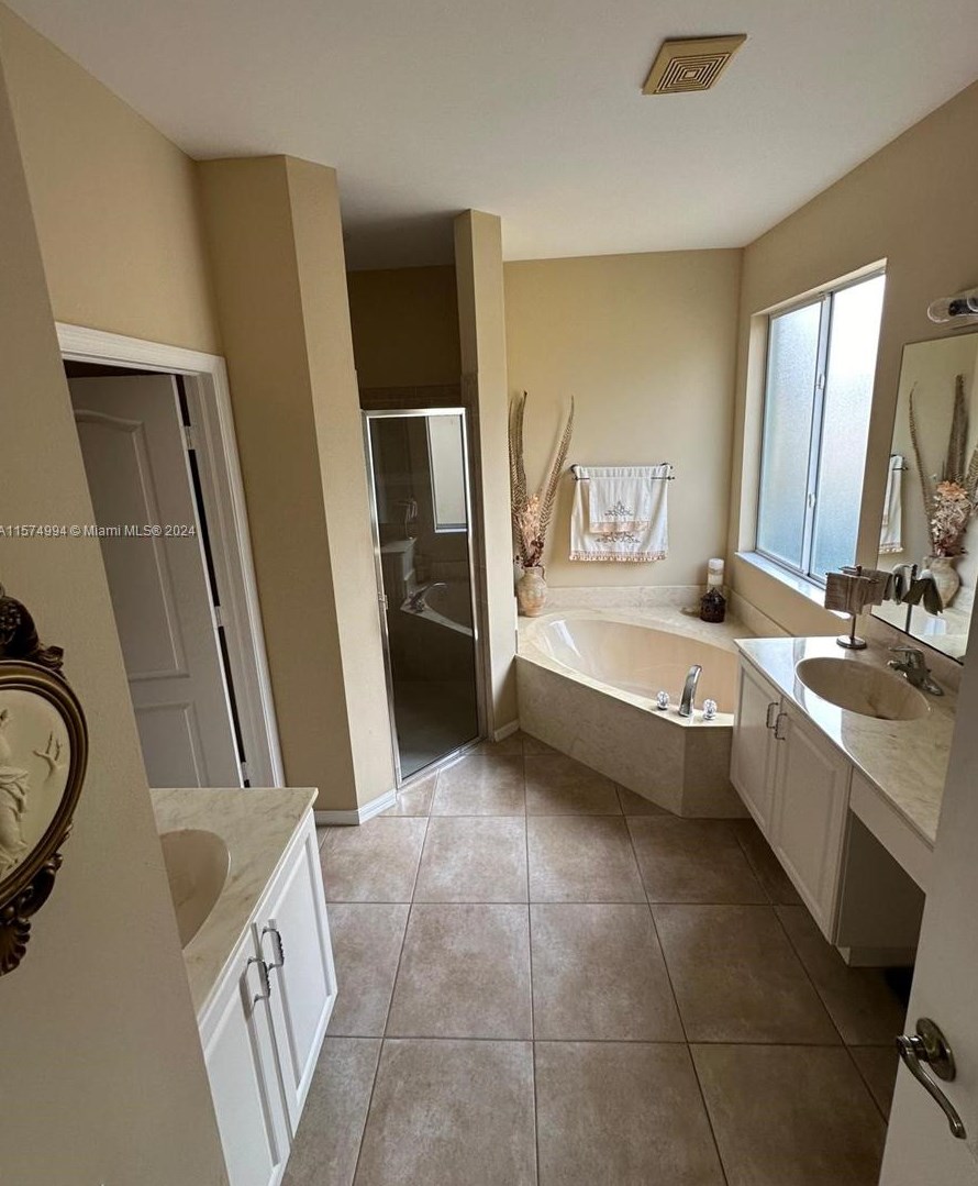 9740 Lindale Trace Blvd, Fort Pierce FL 34987-2411 exterior