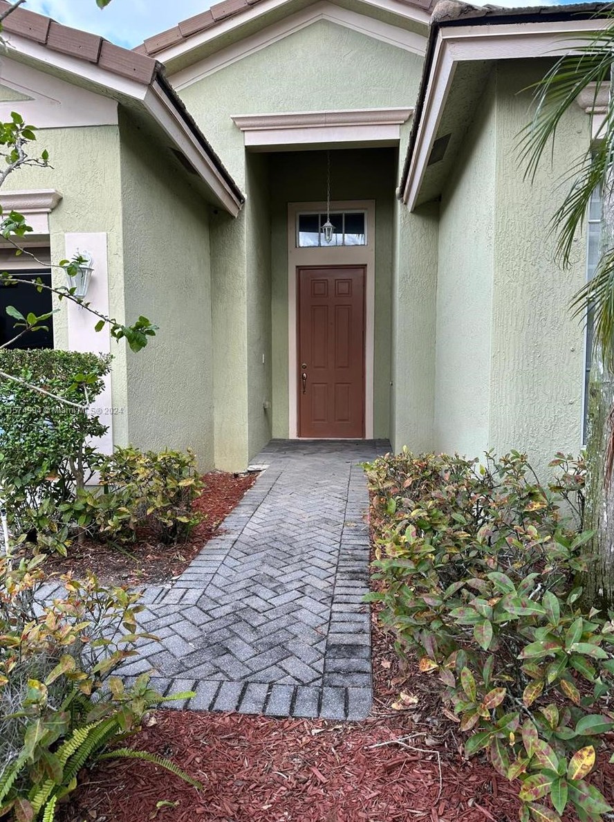 9740 Lindale Trace Blvd, Fort Pierce FL 34987-2411 exterior