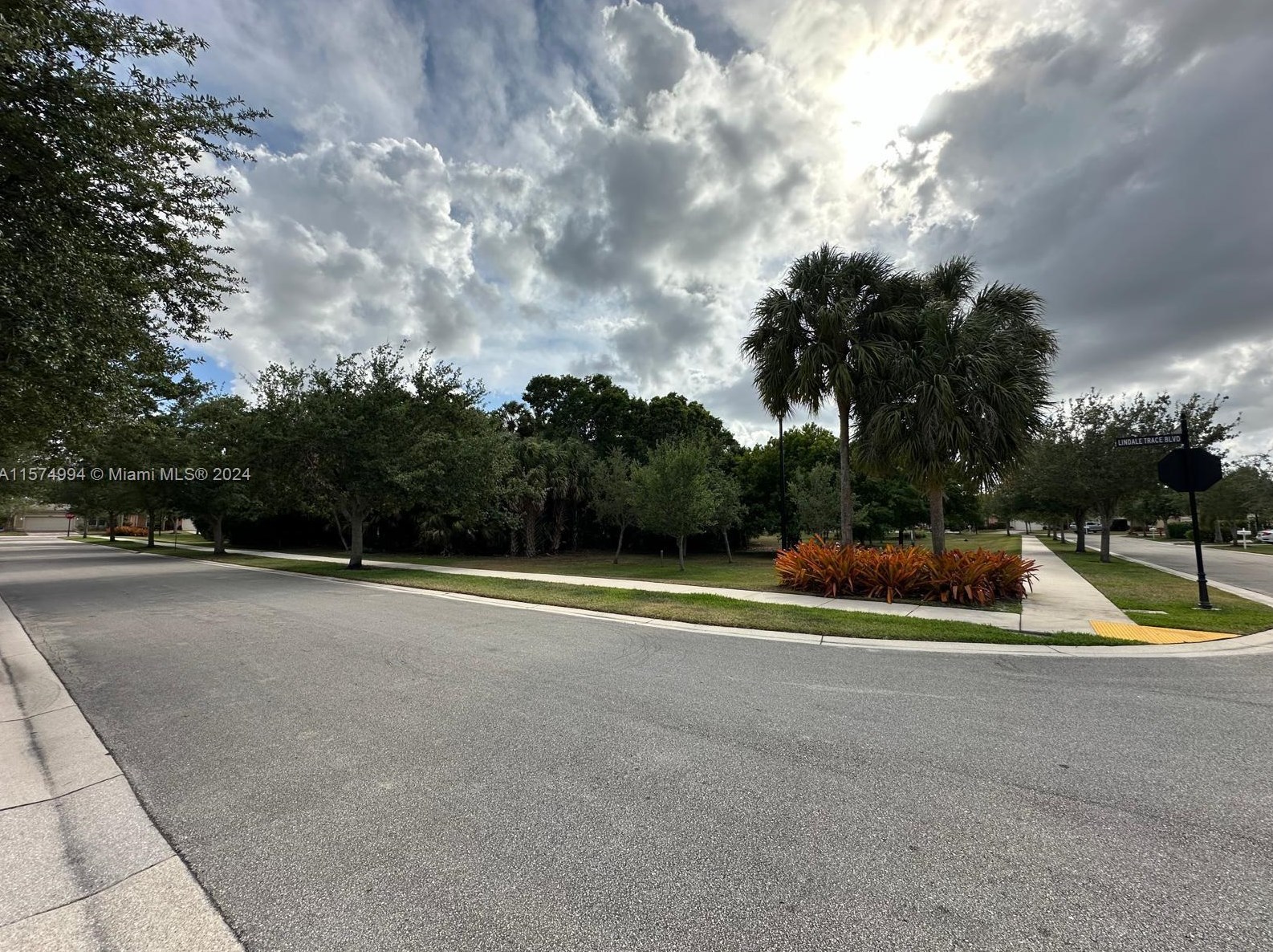 9740 Lindale Trace Blvd, Fort Pierce FL 34987-2411 exterior