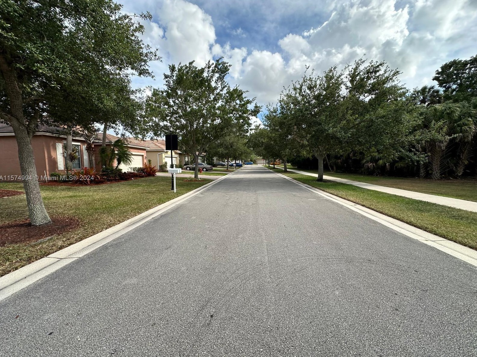 9740 Lindale Trace Blvd, Fort Pierce FL 34987-2411 exterior