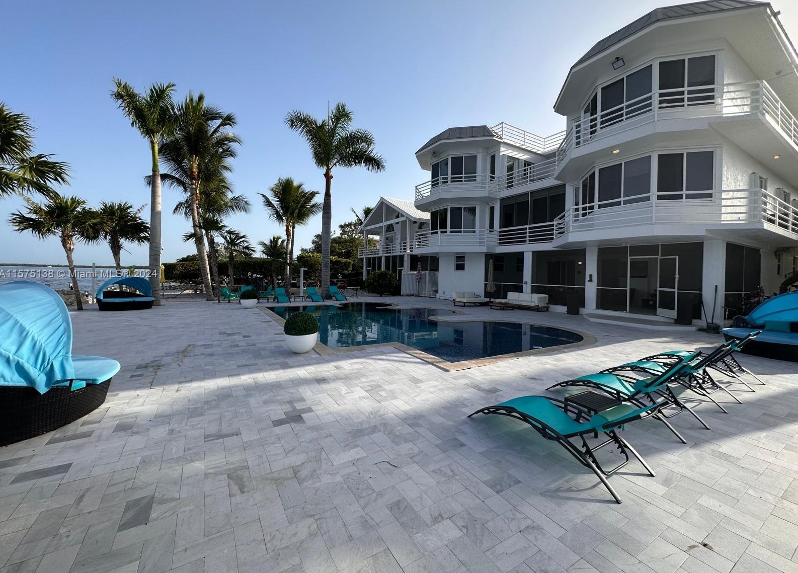 569 Hazel St, Key Largo, FL 33037
