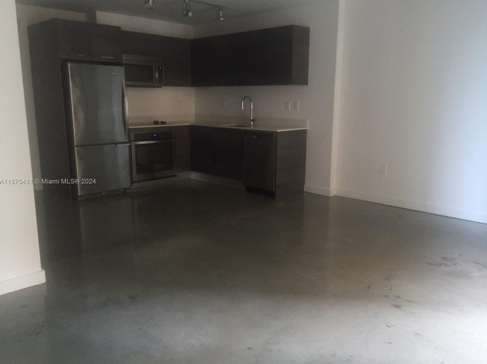 151 1st St, Miami FL 33132-2501 exterior