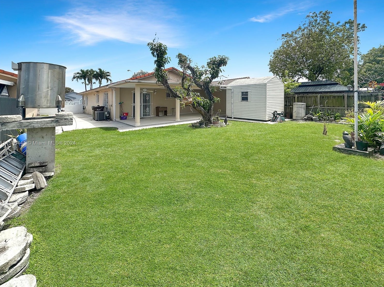 7560 33rd Ln, Hialeah FL  33018-1758 exterior