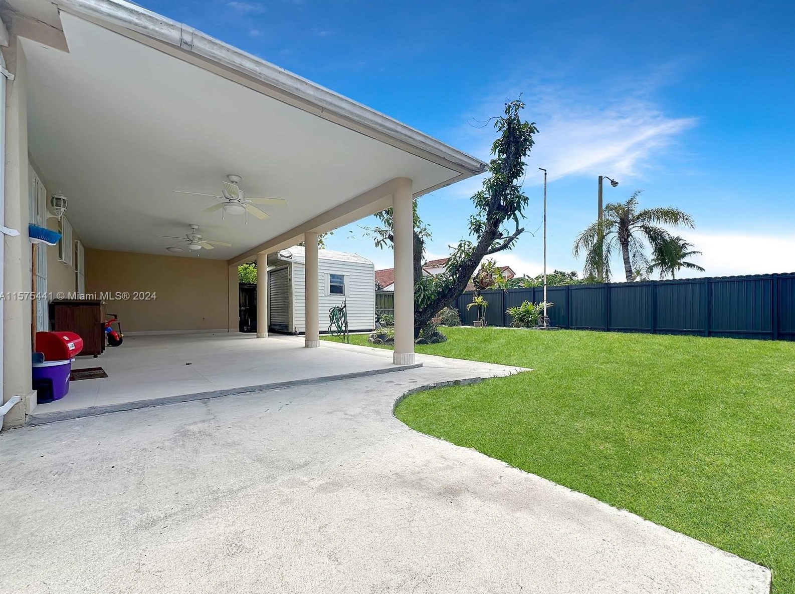 7560 W 33rd Ln, Hialeah, FL 33018