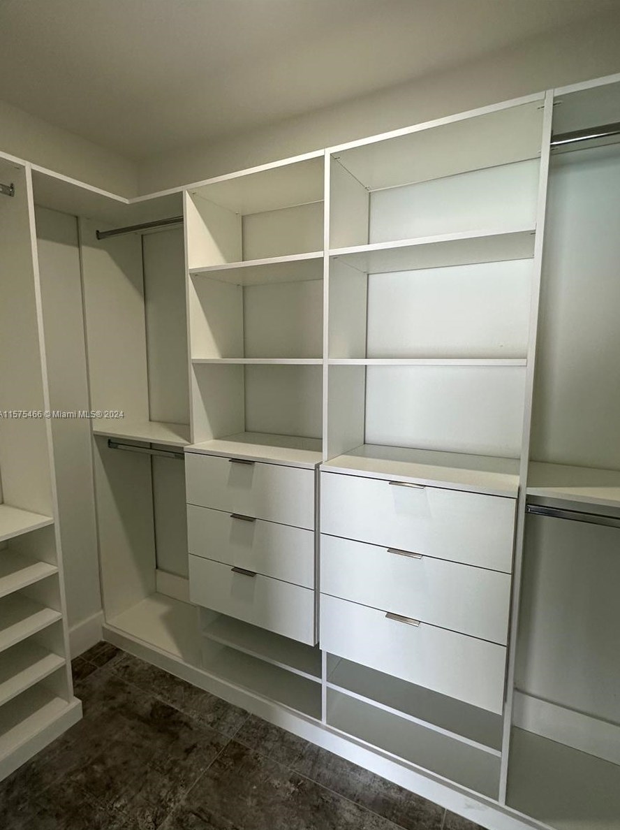 530 East Dr, Miami FL 33162-1928 exterior