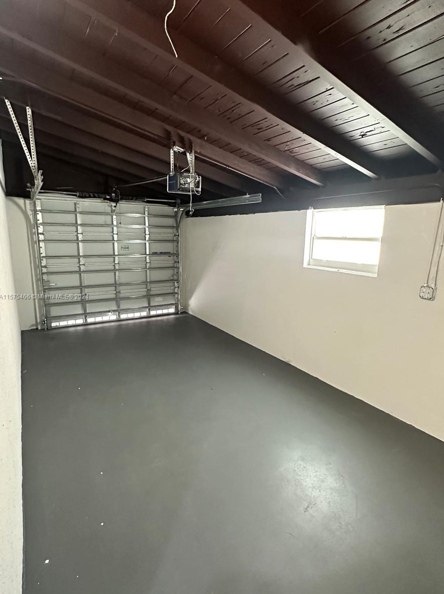 530 East Dr, Miami FL 33162-1928 exterior