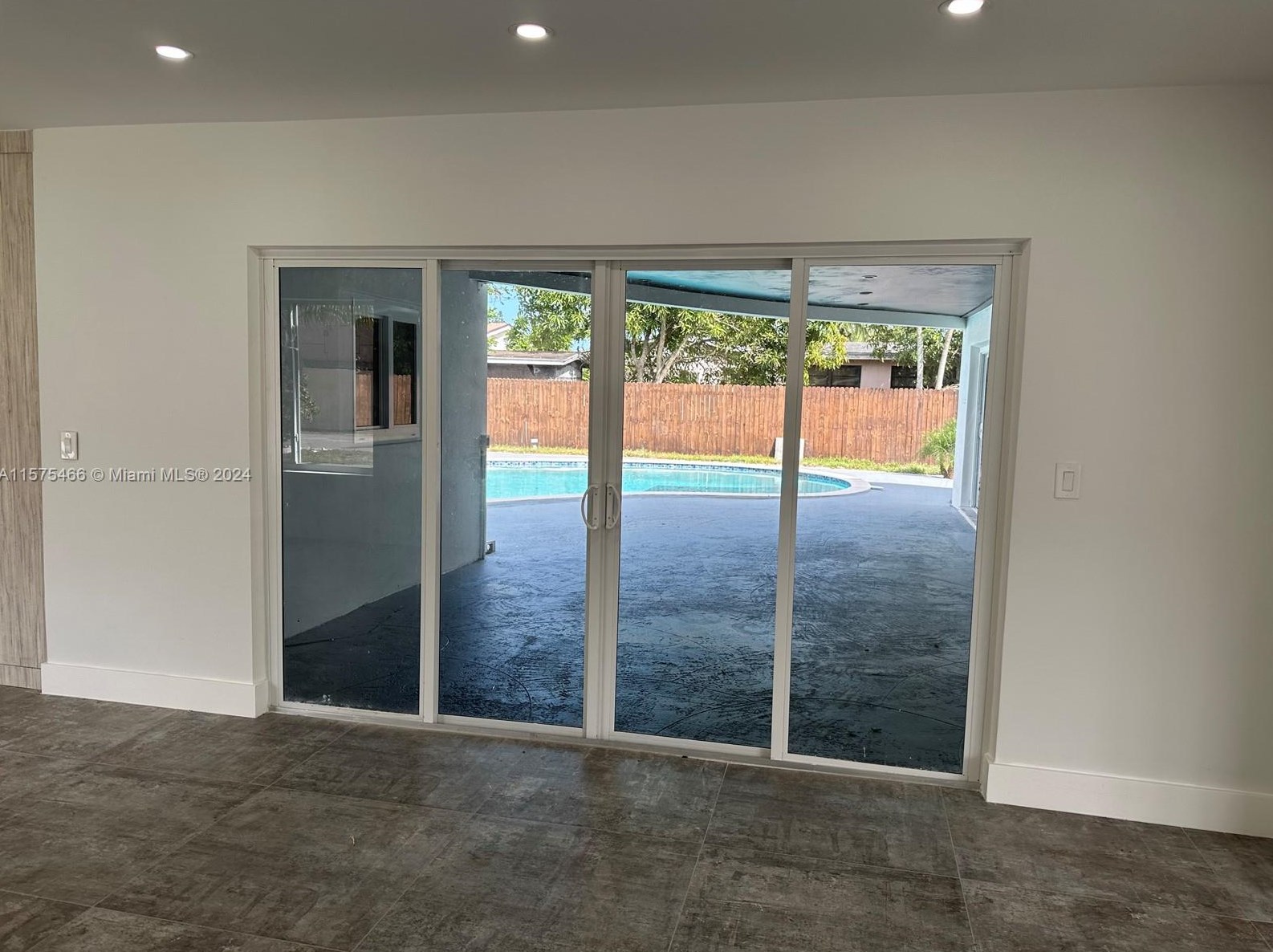 530 East Dr, Miami FL 33162-1928 exterior