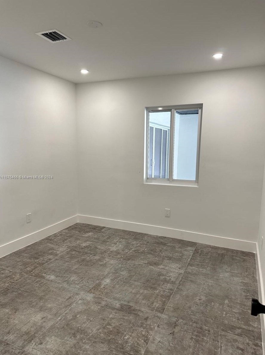 530 East Dr, Miami FL 33162-1928 exterior