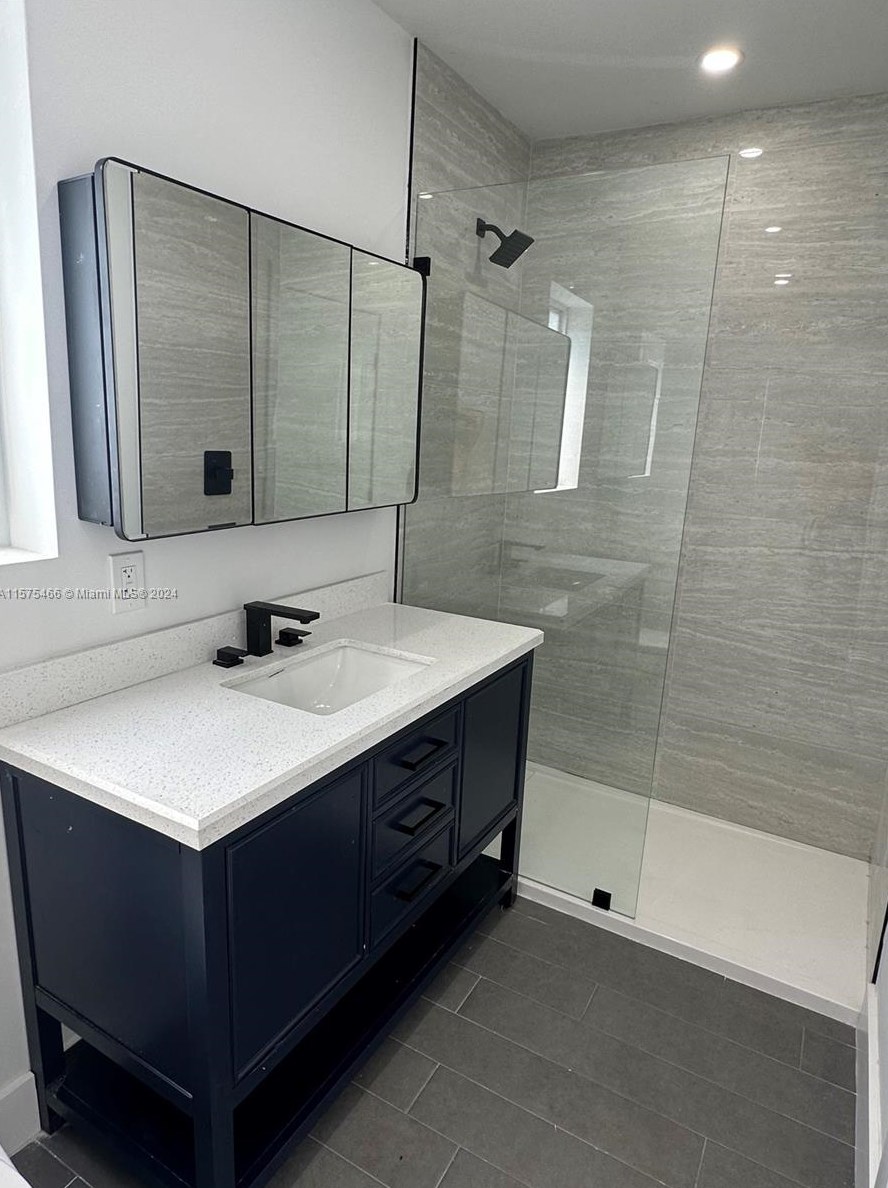 530 East Dr, Miami FL 33162-1928 exterior