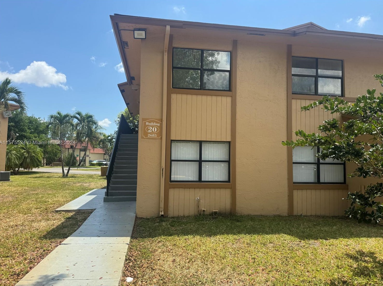 2685 W 66th St #12-20, Hialeah, FL 33016