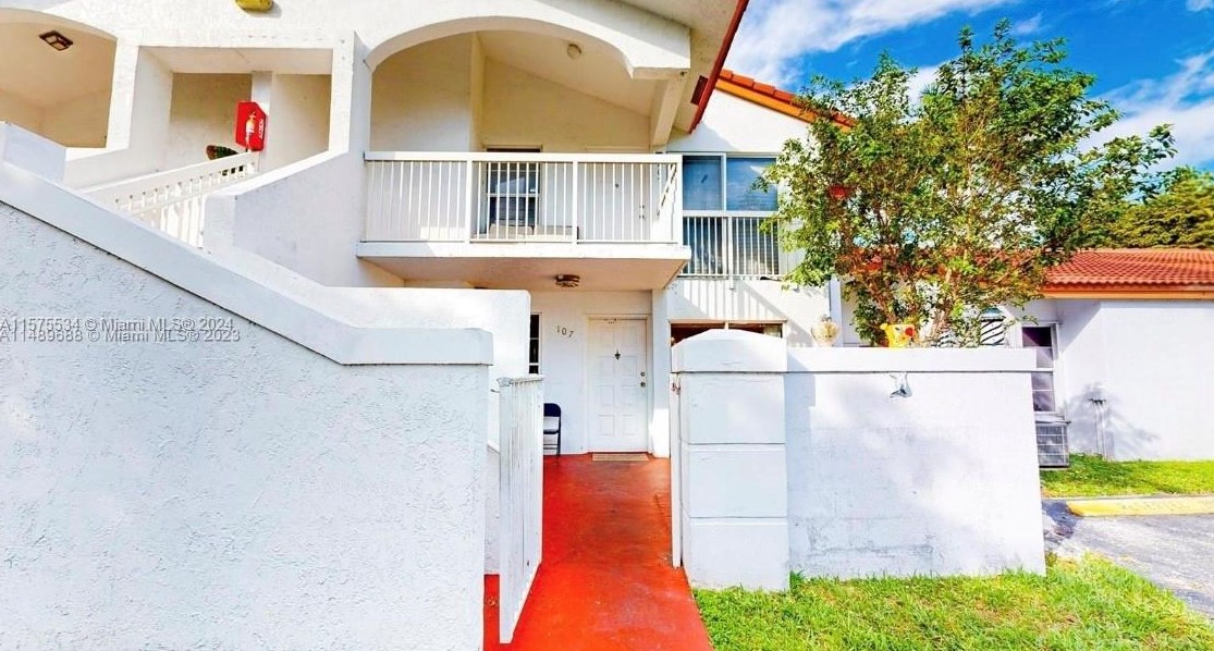 15390 76th Ter, Miami, FL 33193-1719