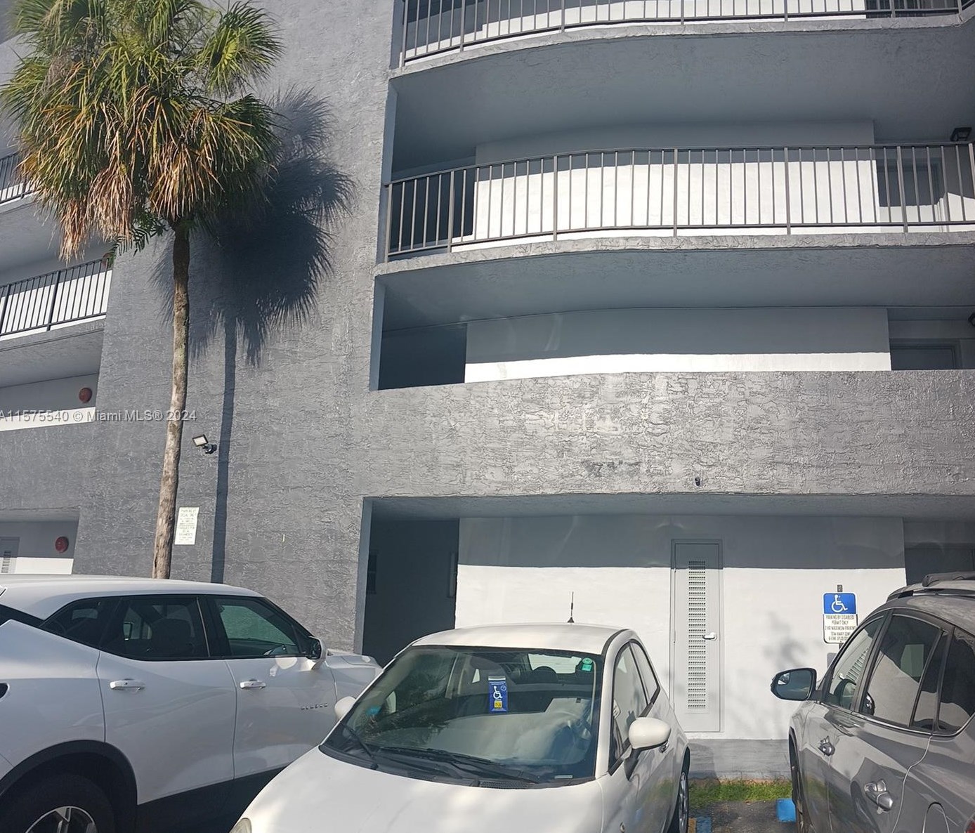 8821 Flagler St, Miami, FL 33174-2484